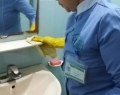 TÁC HẠI CỦA VIỆC VỆ SINH NHÀ CỬA QUÁ MỨC