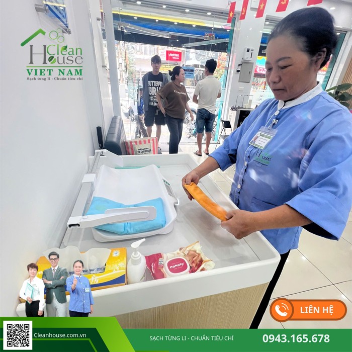 Nhân viên Cleanhouse làm việc