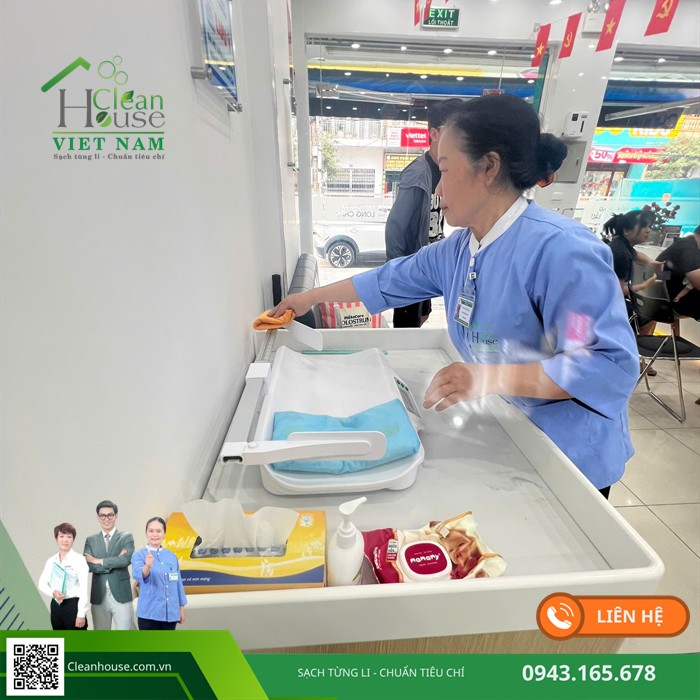 Nhân viên Cleanhouse làm việc