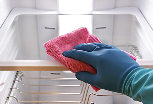 Cách vệ sinh tủ lạnh hết mùi và sạch bóng trong 15phút